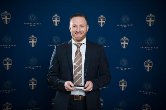 Mehmet Culum med sitt pris som Årets Domare