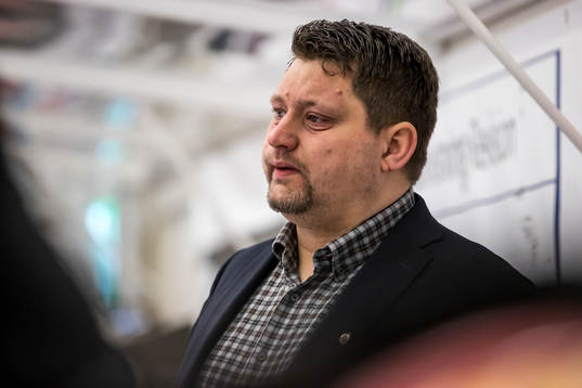 Modos tränare Mattias Karlin