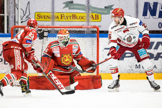 Moras målvakt Andreas Ljunggren och Modos Sam Vigneault