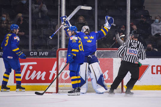 Bläddra bland fler bilder av 2022 IIHF World Junior Championship, day 2, Sweden - Slovakia