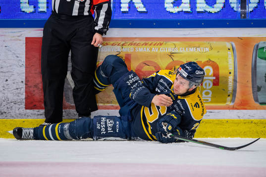 Södertäljes Emil Alba har ont