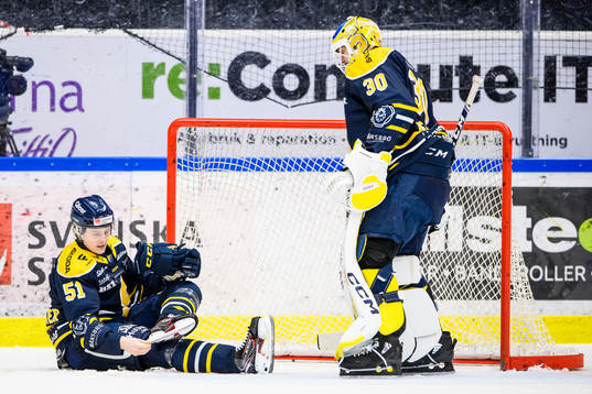 Södertäljes Lucas Nordsäter och målvakt Fredrik Bergvik