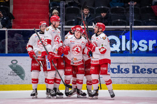 Troja-Ljungbys  Victor Öhman (m) jublar med lagkamrater