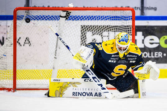 Södertäljes målvakt Fredrik Bergvik släpper in 2-3
