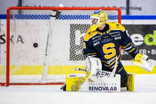 Södertäljes målvakt Fredrik Bergvik släpper in 2-3