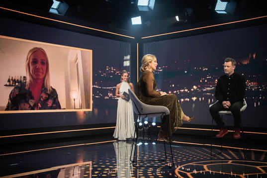 Caroline Seger, programledare Frida Nordstrand och Anna