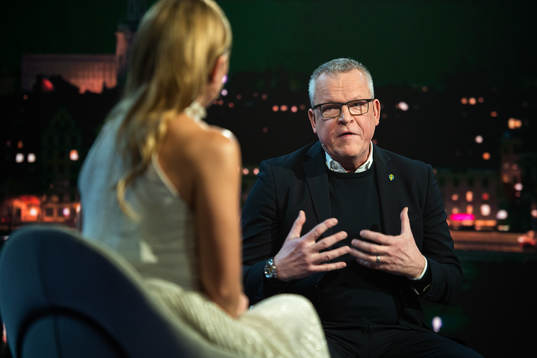 Programledare Frida Nordstand och Janne Andersson,