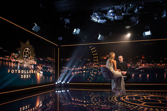 Programledare Frida Nordstand och Janne Andersson,