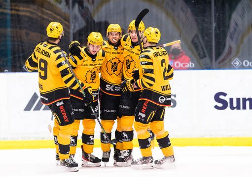 Skellefteås Linus Karlsson (m) gör 1-2 och jublar med