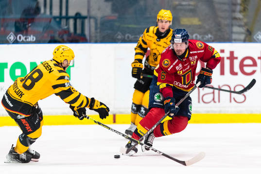 Djurgårdens Stefan Warg utmanar Skellefteås Jayce Hawryluk