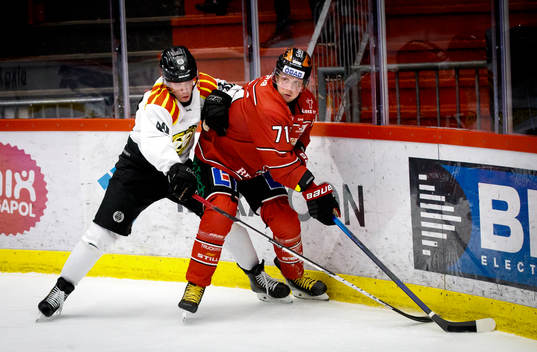 Brynäs Tomi Sallinen och Örebros Juuso Puustinen