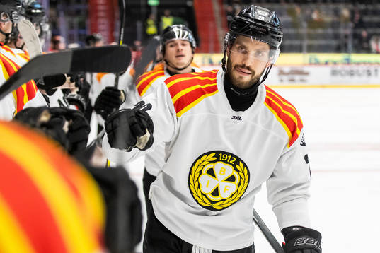 Brynäs Oula Palve jublar