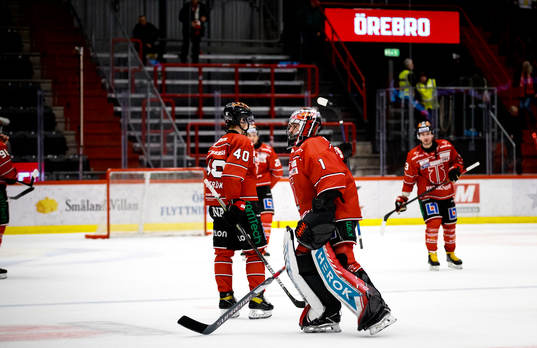 Örebros målvakt Jhonas Enroth deppar