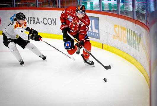 Brynäs Kristofer Berglund och Örebros Robin Kovacs