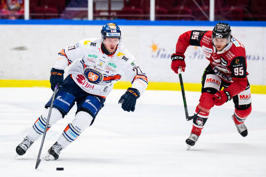 Växjös Martin Lundberg och Malmö Redhawks Carl Persson