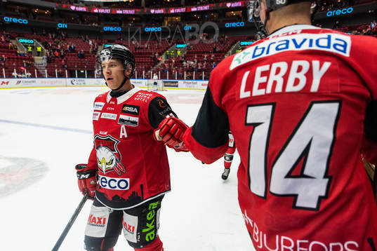 Malmö Redhawks Emil Sylvegård jublar