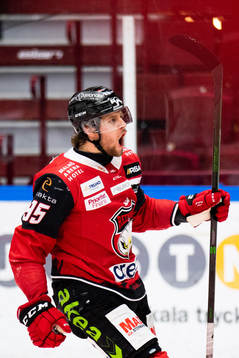 Malmö Redhawks Carl Persson jublar