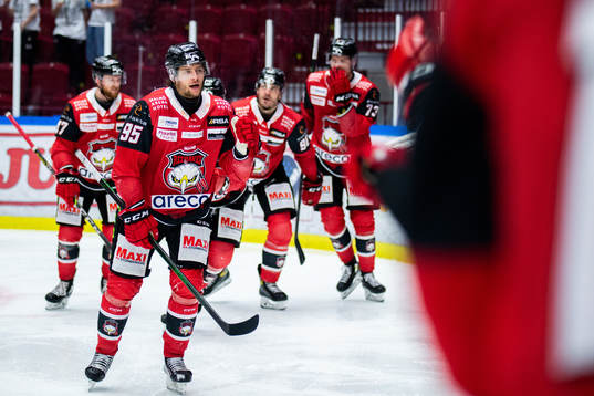 Malmö Redhawks Carl Persson jublar