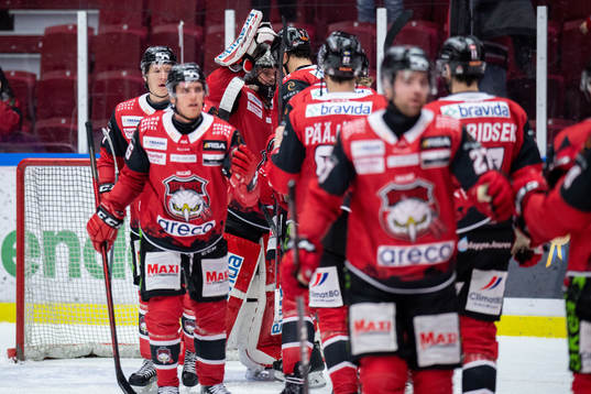 Malmö Redhawks målvakt Oscar Alsenfelt jublar med