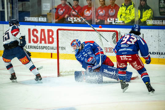 Linköpings Max Lindroth gör här 0-1