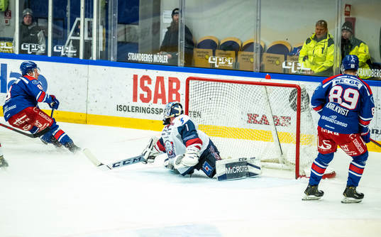 Oskarshamns Fredrik Olofsson gör 2-1 bakom Linköpings