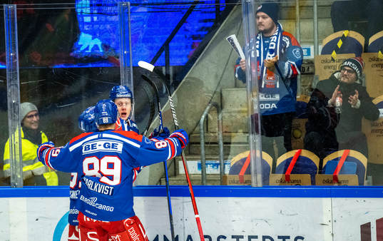 Oskarshamns Fredrik Olofsson jublar med Patrik Karlkvist