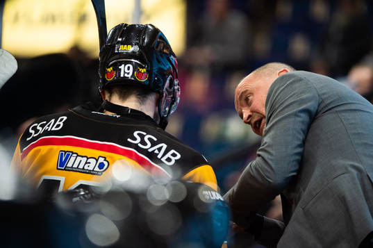Luleås Konstantin Komarek och tränare Thomas Berglund