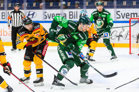 Luleås Linus Omark och Färjestads Adam Ginning