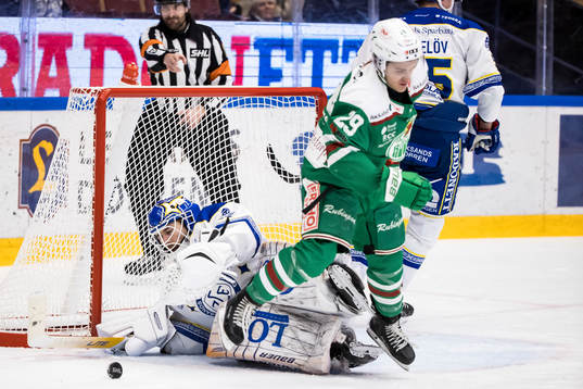 Leksands målvakt Kasimir Kaskisuo och Rögles Tyler