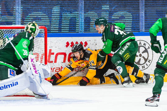 Luleås Brendan Shinnimin och Färjestads Adam Ginning