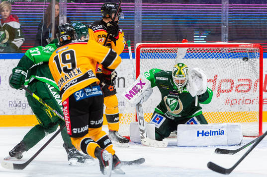 Luleås Konstantin Komarek gör 0-5 bakom Färjestads