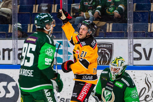 Luleås Juhani Tyrväinen jublar