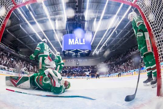 Rögles målvakt Christoffer Rifalk och Rögles Samuel