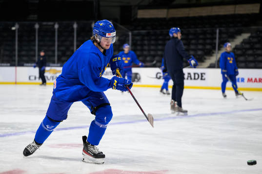 Alexander Holtz of Sweden at a training session