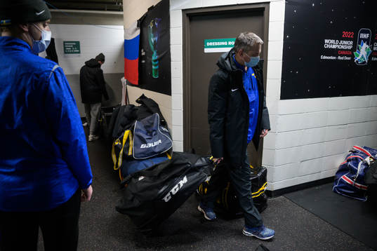 Head coach Tomas Montén of Sweden looks dejected