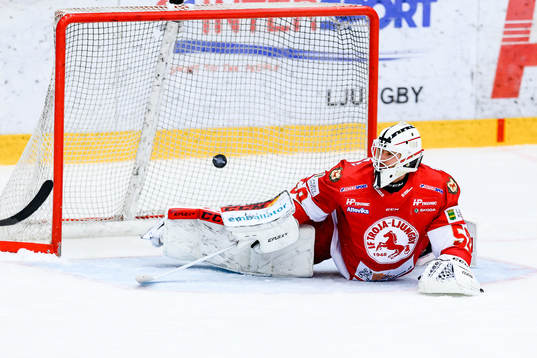 s Pontus Netterberg (ej i bild) gör mål 0-1