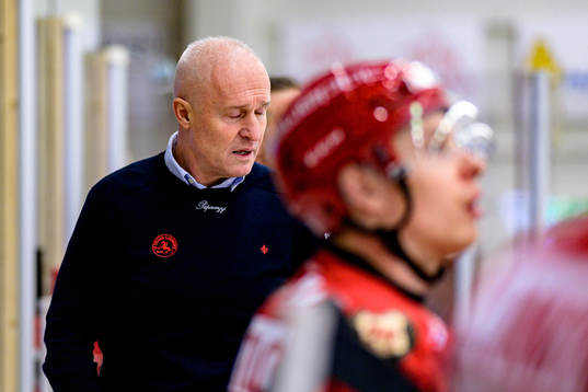 Troja/Ljungbys tränare Roger Forsberg deppar