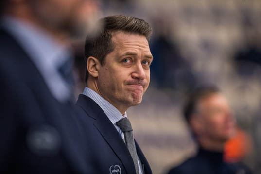 Växjös tränare Sam Hallam deppar
