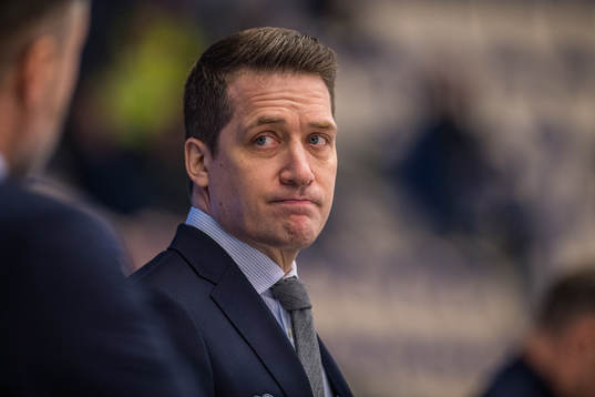 Växjös tränare Sam Hallam deppar