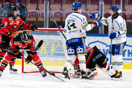 Leksands Ashton Carter och Mikael Ruohomaa jublar