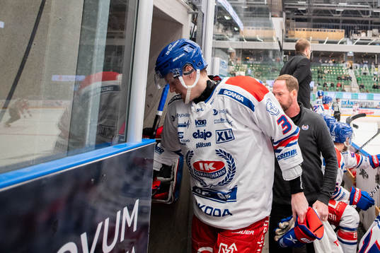 Oskarshamns Wiliam Worge Kreü lämnar isen med skada