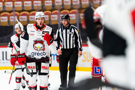 Malmö Redhawks Carl Persson jublar