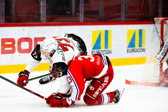 Malmö Redhawks Adam Ollas Mattsson och Timrås Albin Lundin