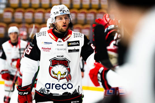 Malmö Redhawks Carl Persson jublar