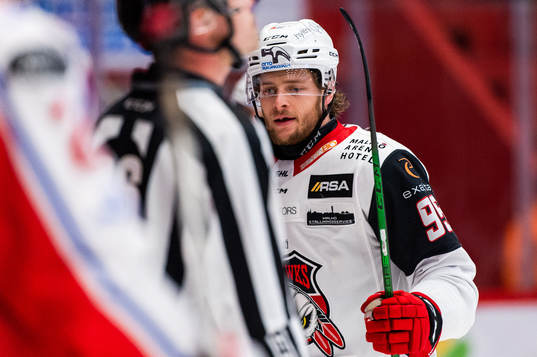 Malmö Redhawks Carl Persson jublar