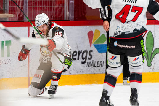 Malmö Redhawks Carl Persson jublar