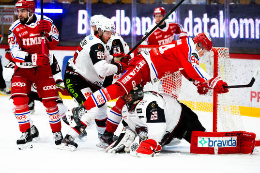 Malmö Redhawks Carl Persson och Timrås Sebastian Hartmann
