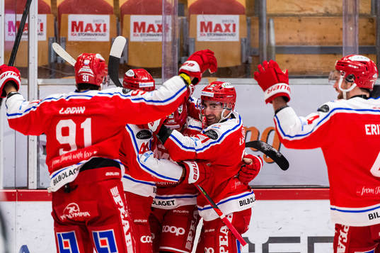 Timrås spelare jublar