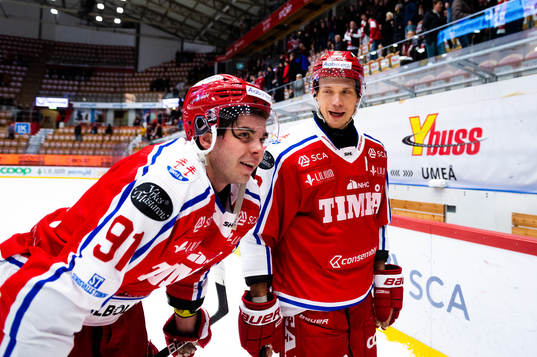 Timrås Viktor Lodin och Didrik Strömberg jublar