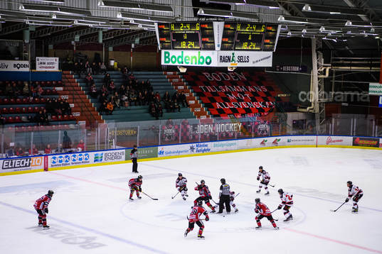 Björknäshallen interiör med supporterläktaren